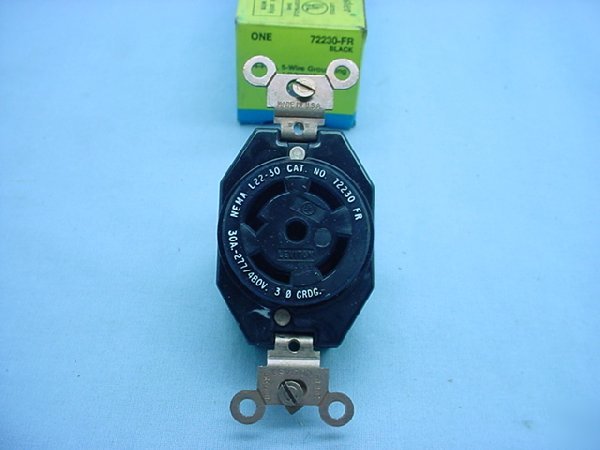 L22-30 locking receptacle 30A 277/480V 72230-fr