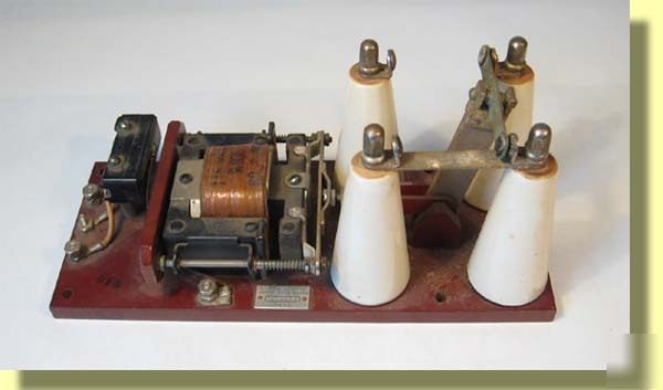 Electromechanical high voltage dpst antenna relay