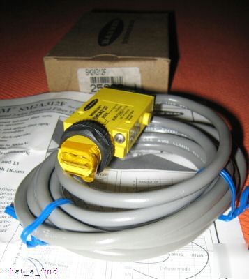 New banner SM2A312F mini beam fiber optic sensor 