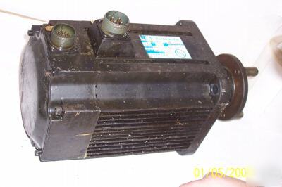 1 yaskawa usamed-12MS2AC servo motor w/ encoder