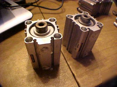 New 2 * * smc compact cylinder CDQ2B32-30DC #G43