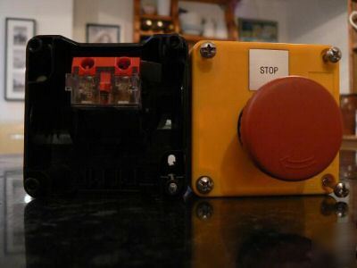 Tyco electrontics emergency stop button IP65