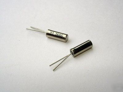 2 pcs watch crystal 3X8 mm 32.768 khz