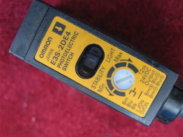 E3S-2DE4 omron photoelectric switch sensor