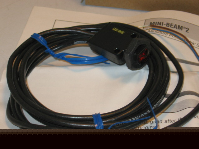 New banner mini-beam 2 sensor emitter QS126E