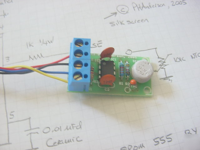 Relative humidity module using a humirel HS1101 sensor