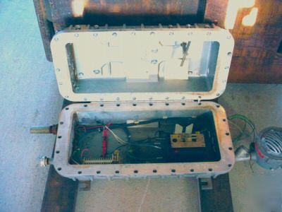 Ge explosion proof electrical enclosure throw switch