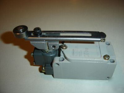 Omron wl-CA12-2N limit switch w/roller lever WLCA122N