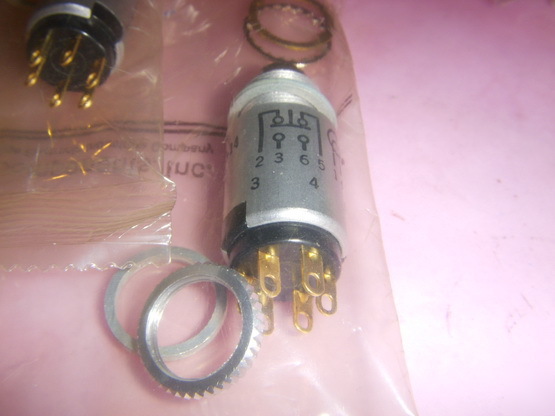 5 dialco dialight 513-0301-604 push button switches