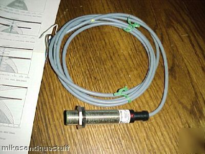 New cutler hammer E57MCL18T111 proximity sensor, in box