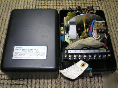 Omron open phase relay cvp-2-S3 400V range 340-360V.