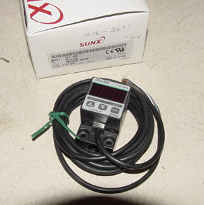 New sunx pressure switch DP2-40N in box