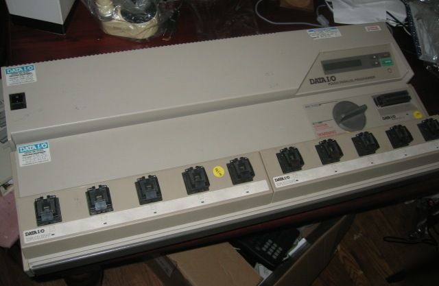Data i/o PSX500 eeprom/eprom/cpld/ic gang programmer