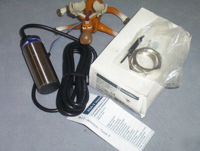 Telemecanique xsa V11801 proximity switch D42