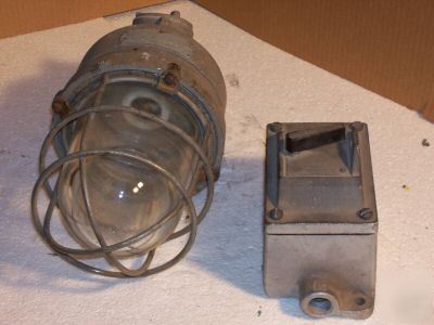 Hazardous location switch and light housing L400