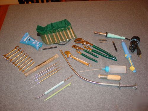 Radio and computer field maintenance kit
