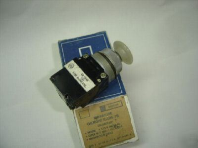 General electric ge CR104E2327 ill oiltight pb 
