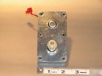 New dc gear reduction motor 2V to 12V dc old stock