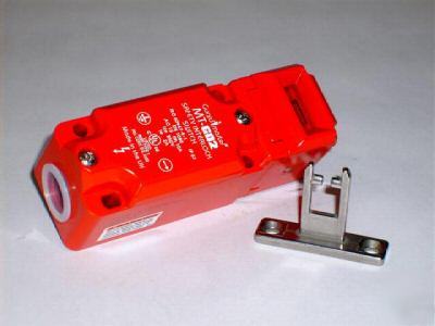 2 actuator allen bradley 440K-MT55038 switch interlock