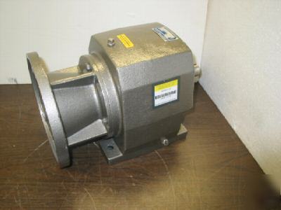 6.7 hp 153 rpm boston / baldor parallel gear reducer