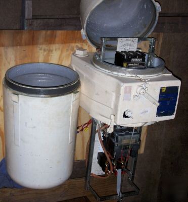 Square d spin top haz loc 100A cb w/contactor N309