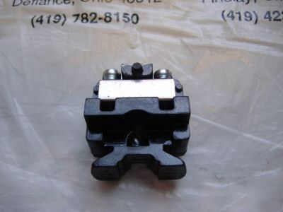 Box of 100 sectional terminal blocks med duty