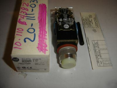 Allen bradley 800MR-QTL24WK white ill push button 