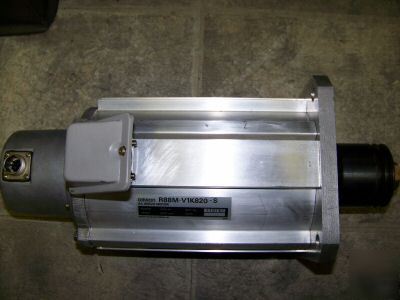 Omron servo motor R88M-V1K820-s with encoder nice 