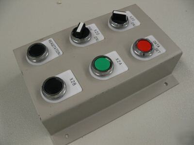 Switch plate with 6 izumi switches 2 select 4 pb
