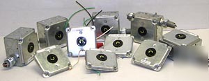 10 twist-lock 125V plug receptacles hubbell leviton p&s