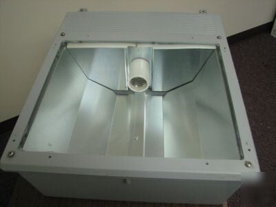 Crouse-hinds champ fmv light fixture