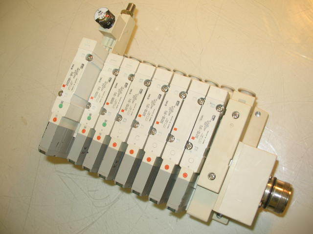New lot of 8 smc solenoid valves SV2100-5FU SV2200-5FU 