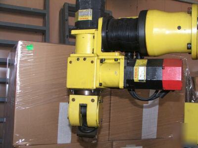 Like new robot by fanuc a model a-1 w/controller 