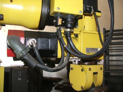 Like new robot by fanuc a model a-1 w/controller 