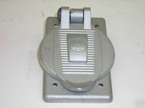 New hubbell cast aluminum weatherproof plate w/ liftcov