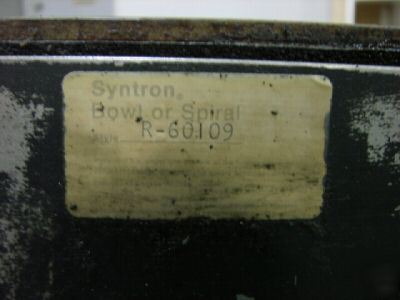 Syntron vibratory bowl parts feeder w/ variable speed