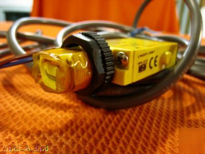 New lot 2 banner SM2A312F & SM2A312LVAG sensor 